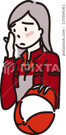 圖：一位身穿紅色制服的女工，她正為濕疹而擔憂。 135004361