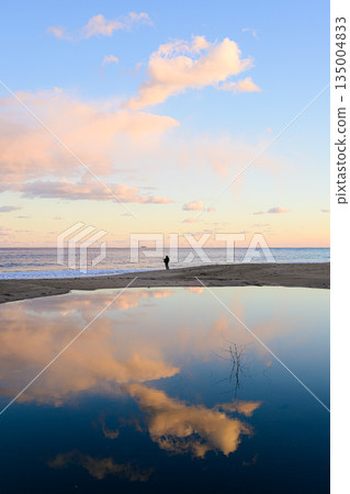 Beautiful coastal sunset scenery Beautiful coastal sunset scenery 135004833