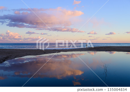 Beautiful coastal sunset scenery Beautiful coastal sunset scenery 135004834
