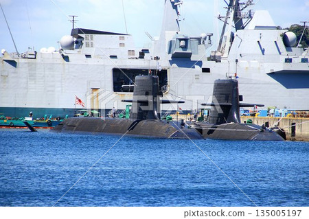 在軍事港口橫須賀......一艘保護日本免受海上襲擊的潛艇 135005197