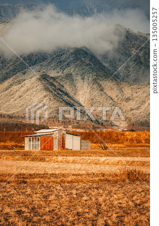 早上的安曇野[北安曇郡池田町] 135005257