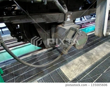 A speed detection device attached to the axle of the Yo 8000 series caboose. A speed detection device attached to the axle of the Yo 8000 series caboose. 135005606