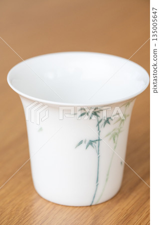 A teapot for Gongfu tea, seen from above (with a bamboo and bamboo design) 135005647