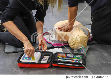 BLSD Defibrillator use course. first aid course - company safety - cardiac massage - Basic Life Support 135006583