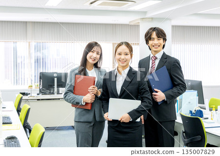Business woman with laptop Business woman with laptop 135007829