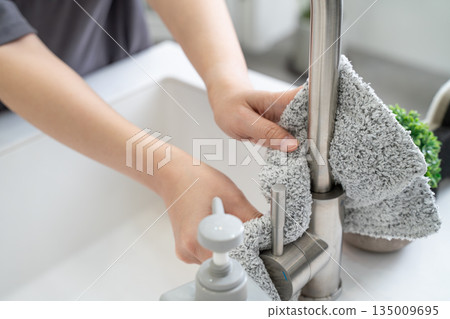 Kitchen sink faucet cleaning, tidy, deep cleaning 135009695