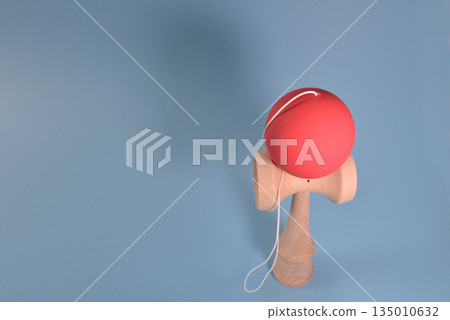 Kendama (product photography) 02 135010632