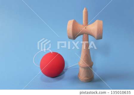 Kendama (product photography) 04 135010635