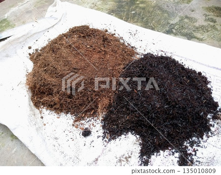 Organic Potting Soil Mix Components of Coconut Coir and Burnt Rice Husks Organic Potting Soil Mix Components of Coconut Coir and Burnt Rice Husks 135010809