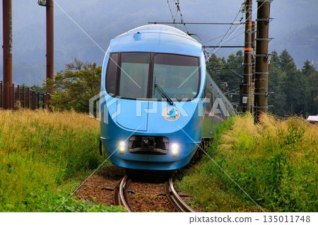 Go to Gotemba from Shinjuku Station without changing trains... Limited Express Fujisan MSE-60000 series 135011748