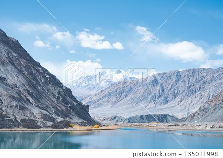 Blue lake and snow-capped mountains in the distance (Xinjiang Uyghur Autonomous Region, China) Blue lake and snow-capped mountains in the distance (Xinjiang Uyghur Autonomous Region, China) 135011998