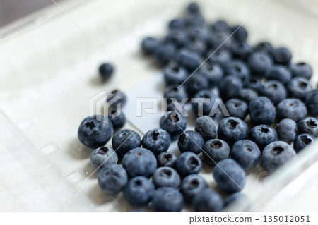 Blueberries fruit in a market plastic container Blueberries fruit in a market plastic container 135012051
