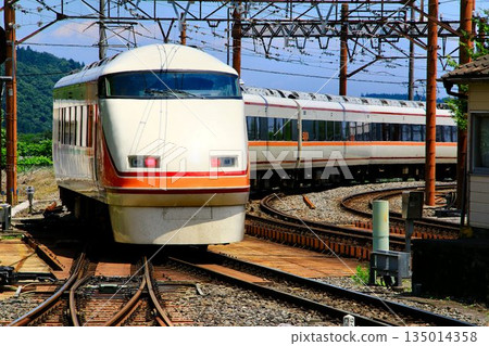 從東武日光站出發，開往淺草方向…【特急Spacia】100系 135014358