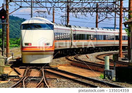 Leaving Tobu Nikko Station and heading to Asakusa... [Limited Express Spacia] 100 series 135014359