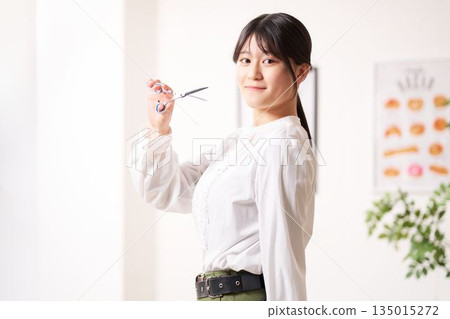 女美髮師肖像 135015272