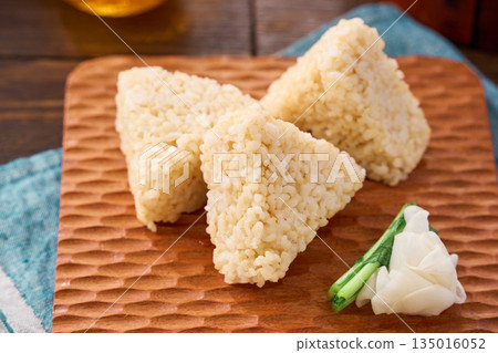 Triangular brown rice balls Triangular brown rice balls 135016052