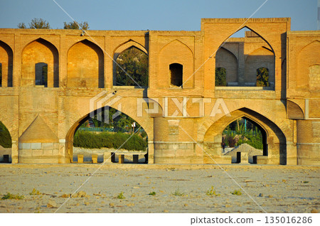 Iran, Isfahan: A 33-arch bridge spanning the dried-up Zayandeh River Iran, Isfahan: A 33-arch bridge spanning the dried-up Zayandeh River 135016286