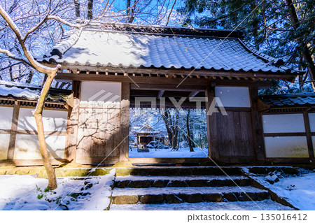 漫步在白雪皚皚的平泉 135016412