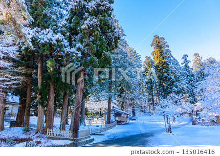 漫步在白雪皚皚的平泉 135016416