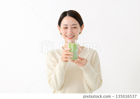 一個女人喝一杯 135016537