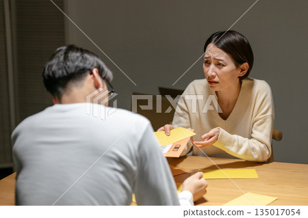 Men and women troubled by debt 135017054