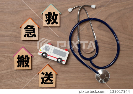 聽診器和救護車 聽診器和救護車 135017544