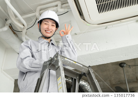 檢查空調的工人 135017736