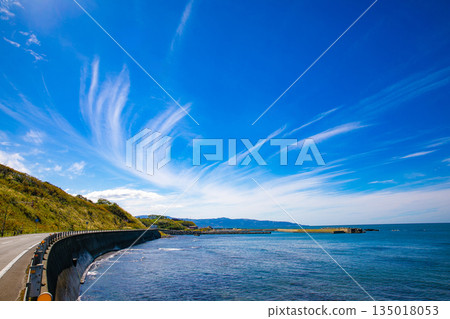 Blue sky and sea 135018053