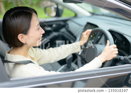 Women driving 135018197