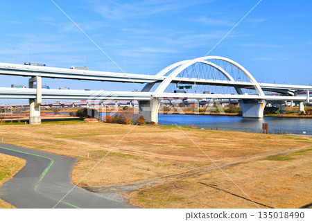 Kohoku Bridge / Upstream from the Arakawa River / Looking toward the Goshikizakura Bridge (Adachi Ward, Tokyo) [December 2025] 135018490