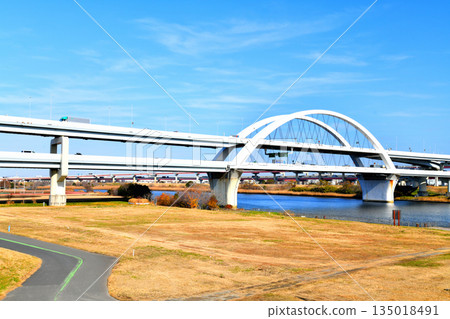 Kohoku Bridge / Upstream from the Arakawa River / Looking toward the Goshikizakura Bridge (Adachi Ward, Tokyo) [December 2025] 135018491