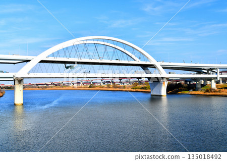 Kohoku Bridge / Upstream from the Arakawa River / Looking toward the Goshikizakura Bridge (Adachi Ward, Tokyo) [December 2025] 135018492