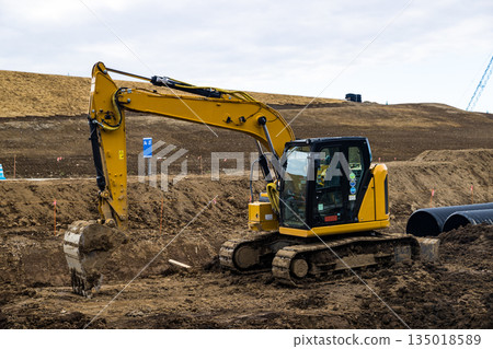Saitama City, Saitama Prefecture, Arakawa River Reservoir Construction, Heavy Equipment Excavator Saitama City, Saitama Prefecture, Arakawa River Reservoir Construction, Heavy Equipment Excavator 135018589