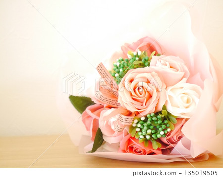 Pale rose bouquet 135019505