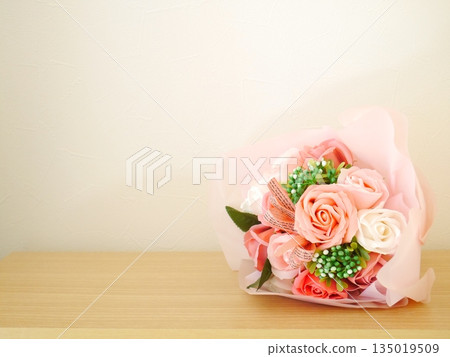 Pale rose bouquet 135019509