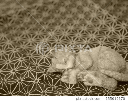 一隻睡得很香的貓咪擺飾 一隻睡得很香的貓咪擺飾 135019670