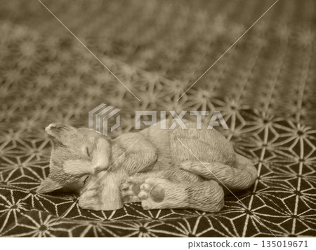 一隻睡得很香的貓咪擺飾 一隻睡得很香的貓咪擺飾 135019671