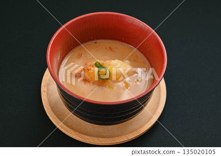 一道溫暖濃鬱的白味噌湯 一道溫暖濃鬱的白味噌湯 135020105