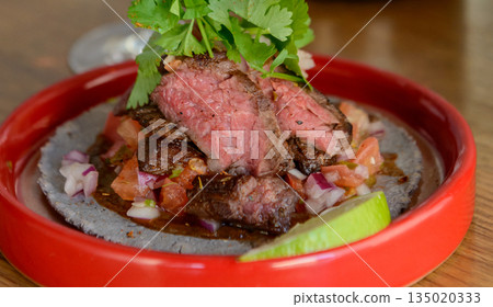 烤牛肉配玉米餅 烤牛肉配玉米餅 135020333