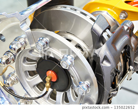 Wheel hub with disc brakes Wheel hub with disc brakes 135022652