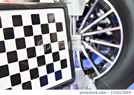 Wheel clamp of automotive diagnostic and analysis system 135022684