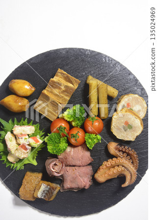 A bird's-eye view of hors d'oeuvres A bird's-eye view of hors d'oeuvres 135024969