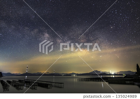 瀨戶內海的春日星空：升起的天蠍座和銀河 135024989