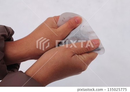 Disposable hand warmers to warm your frozen hands 135025775