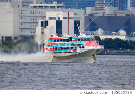 A refreshing gallop across the ocean... The Jetfoil glides through Tokyo Port A refreshing gallop across the ocean... The Jetfoil glides through Tokyo Port 135025789