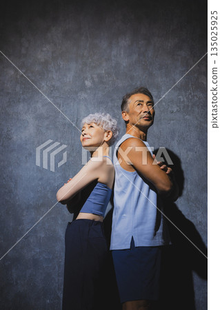 Senior couple in sportswear 135025925