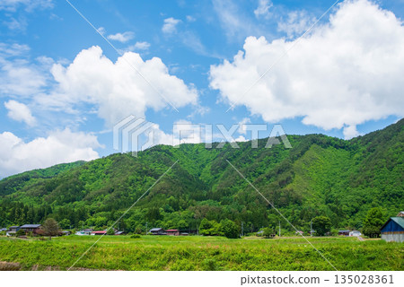 寧靜的鄉村景色（岐阜縣高山市清見町） 135028361