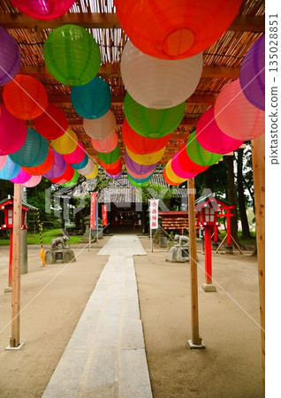 盛岡天滿宮的燈籠裝飾以長相獨特的獅子狗為主題 135028851