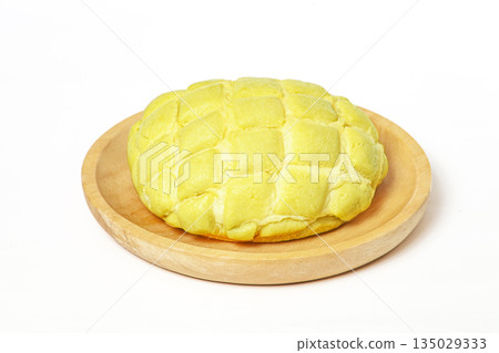 cantaloupe-flavored pineapple bread 135029333