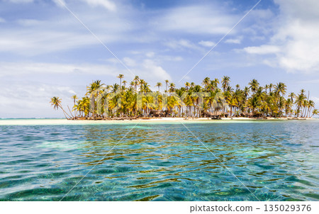 Beautiful San Blas island at politically autonomous Guna territory in Panama. Beautiful San Blas island at politically autonomous Guna territory in Panama. 135029376